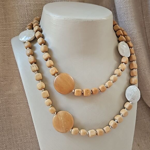 38" Vintage Natural Wood & Mother of Pearl Beaded Necklace - Picture 4 of 8